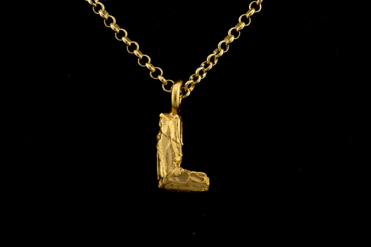 Colgante L bañado en oro