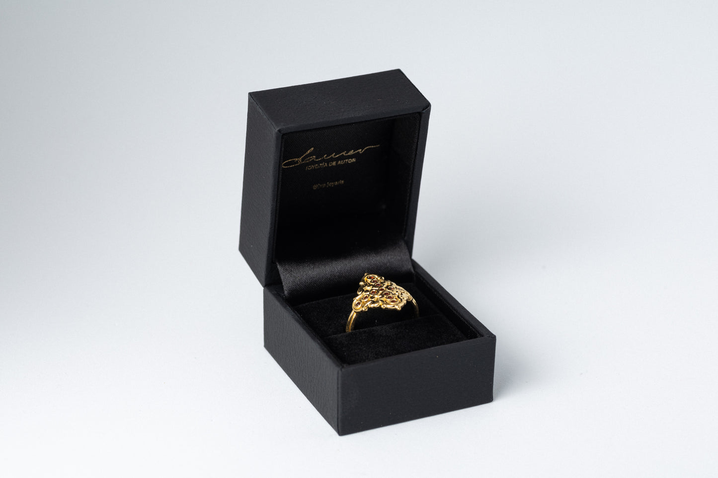 Anillo Creu Mallorquina JVP Rococó V2 Granates